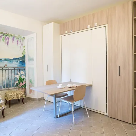 Guesthost - Wisteria Dreams - Comfy Studio-flat شقة آرجينيو