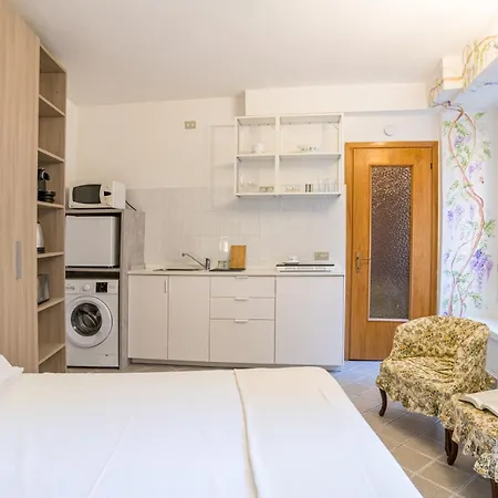 Apartment Guesthost - Wisteria Dreams - Comfy Studio-flat Argegno